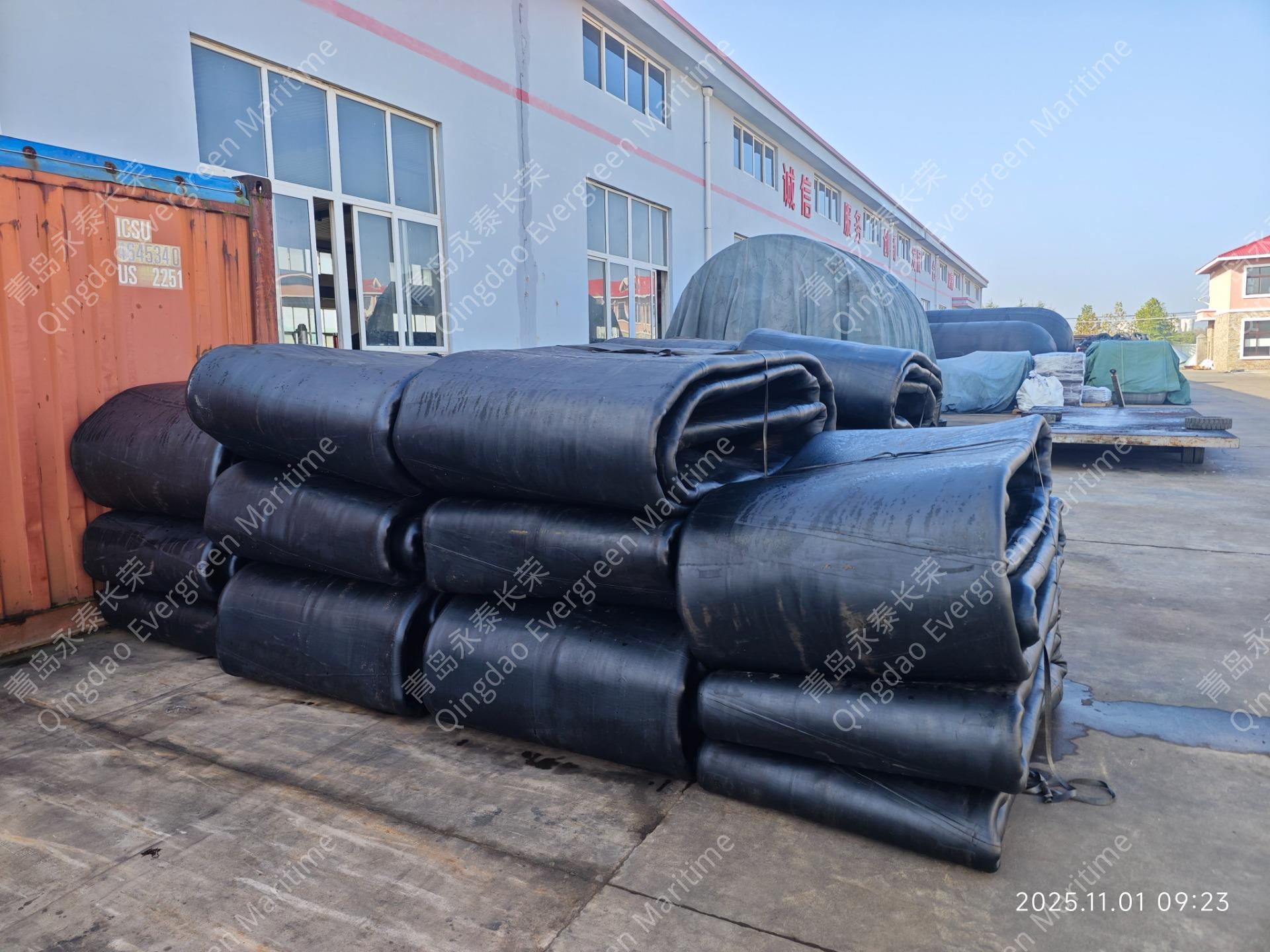 两个1.3×9米10层的船舶下水气囊(qn1390-10)托盘包装发辽宁盘锦船厂